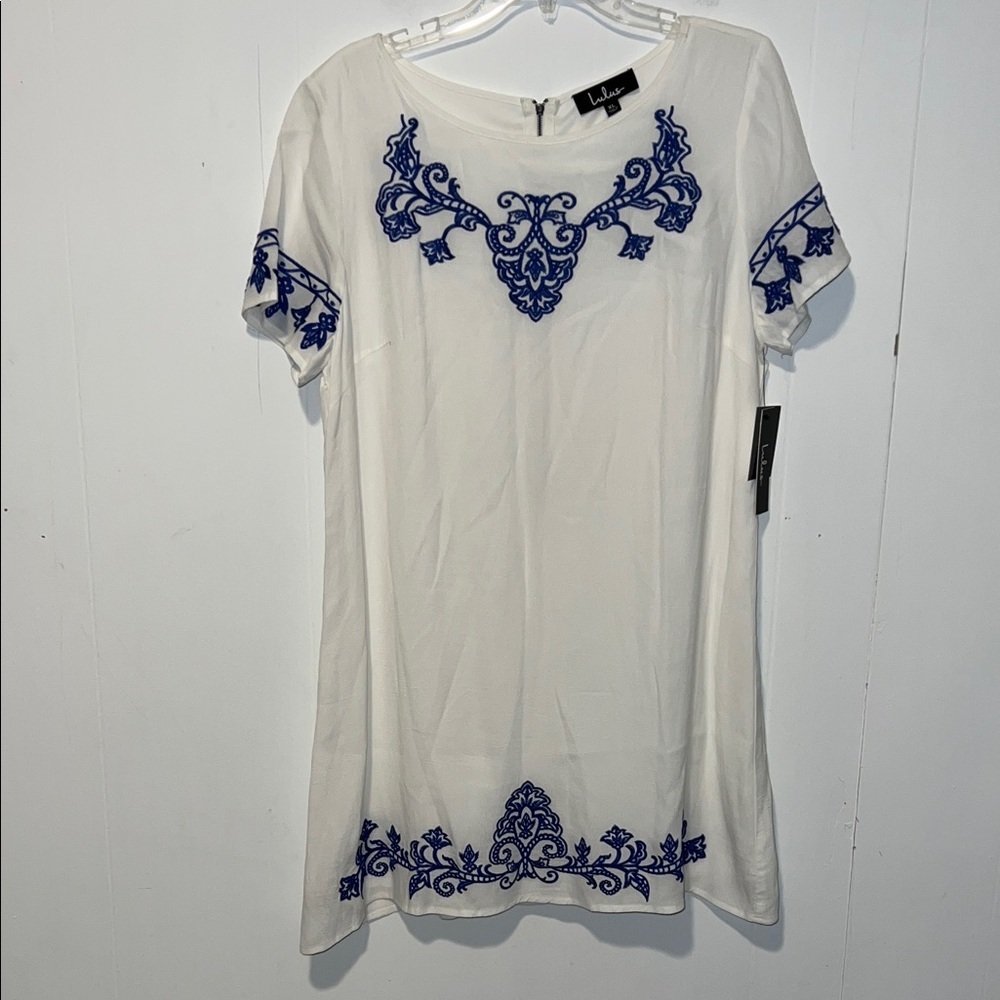 Lulu's White Dress with Blue Embroidery NWT 0315266